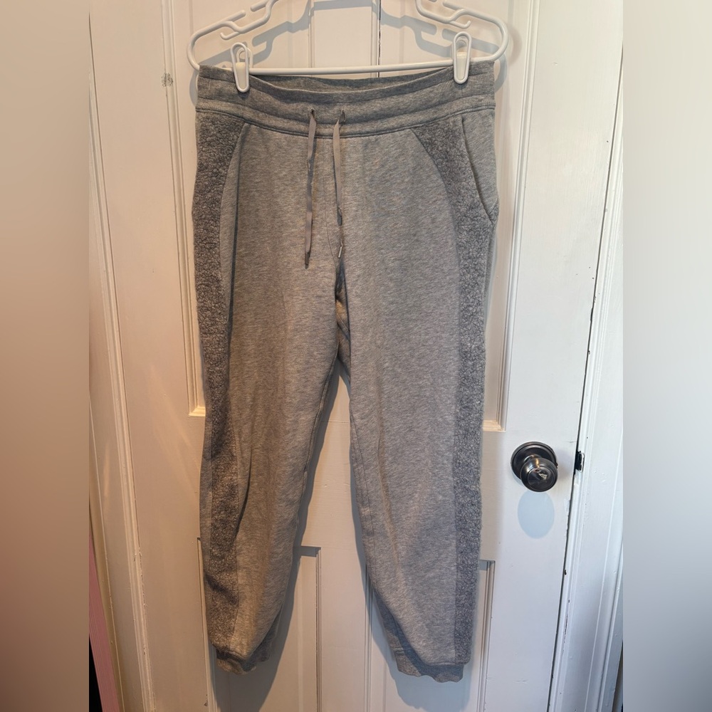 Lululemon scuba joggers Sherpa stripe size 8